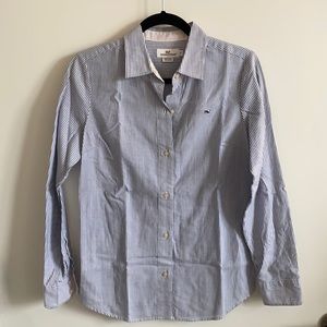 Vineyard vines blue and white strip button down shirt